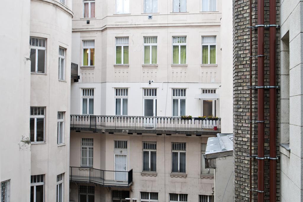 Elisabeth Apartment On Vaci Street Budapest Room photo